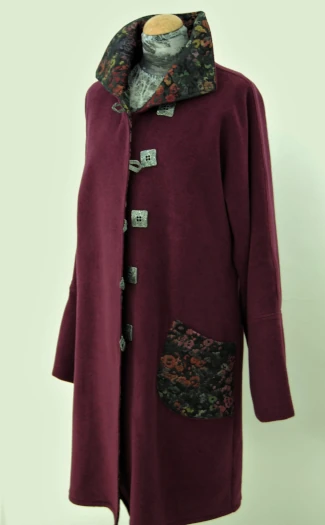 Manteau "Monoki" Prune. Françoise De La Hoz Création de Manteaux - Hérault