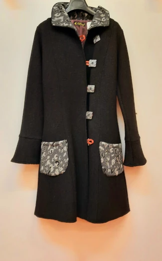 Manteau La Redingote Noir en Laine. Françoise De La Hoz Création de Manteaux - Hérault