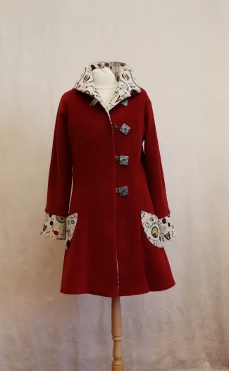 Manteau "La Redingote" Rouge Clair. Françoise De La Hoz Création de Manteaux - Hérault