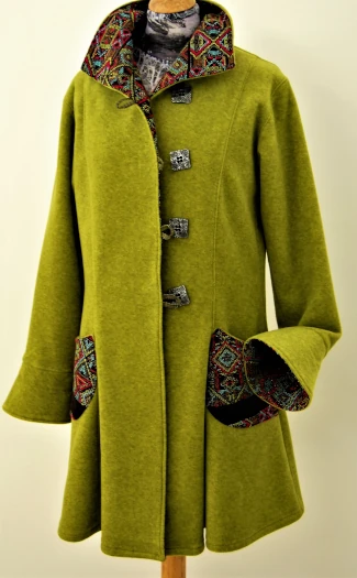 Manteau "La Redingote" Vert-Jaune. Françoise De La Hoz Création de Manteaux - Hérault