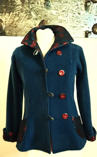 Veste "La Cavalière" Bleue. Veste "La Cavalière" Rouge Clair. Françoise De La Hoz Création de Manteaux - Hérault