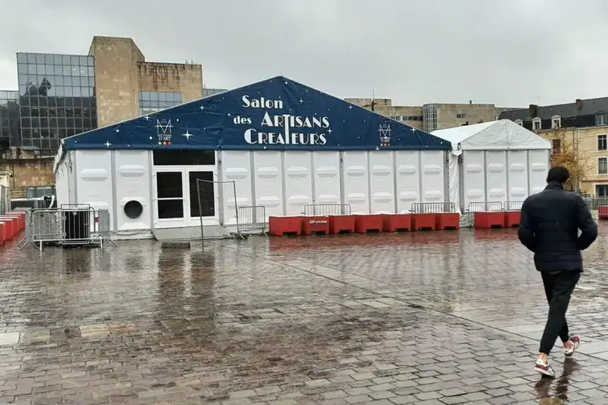 Venez découvrir mes redingotes et autres manteaux entièrement fait mains et réalisés dans mon atelier, au Salon de Noël au Mans.